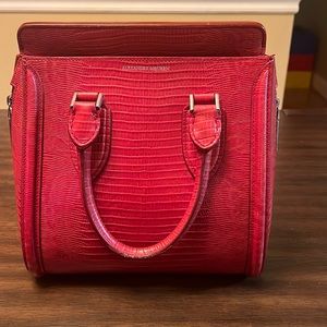 ALEXANDER MCQUEEN
Snakeskin Mini Heroine Red